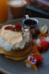 MERINGUE HOTCAKES ❣️with citrus curd 🍋🍈🍊raspberry gel, vanilla labneh, fresh fruit, white chocolate soil and pouring maple syrup 😋. 
