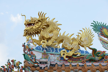 chinese dragon statue on the roof of temple 