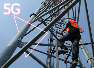 WORKING ON HIGH TOWER, ENGINEER MAINTENANCE TELECOMMUNICATION EQUIPMENT ON TOWER. HIGH RISK WORKING.SAFETY EQUIPMENT FOR LABOUR. Mobile business. 