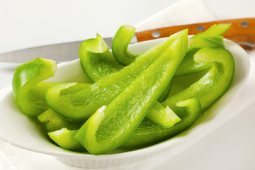 Green bell pepper slices in bowl