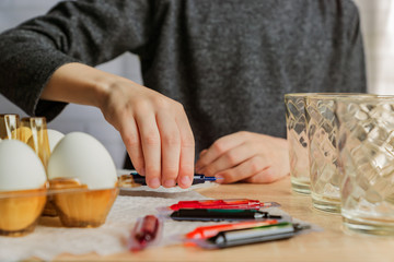 Obraz na płótnie Canvas toddler boy coloring eggs for easter. easter, family, holiday concept