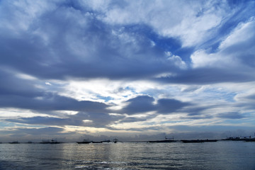 Obraz premium sunrise on a tropical island in the philippines