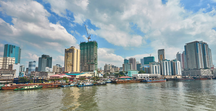 Skyline of Manila Bay in Metro Manila - Philippines