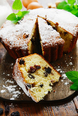 Semolina cake with raisins