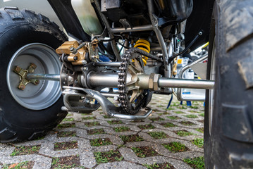 Kettenantriebsachs mit Scheibenbremse an Quad