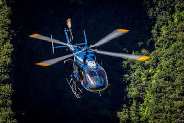 Secours en montagne en hélicoptère EC145