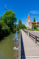 Die historische Stadtbefestigung am Fluss Abens in Abensberg