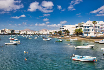 Fototapeta na wymiar Hafen von Arrecife auf Lanzarote