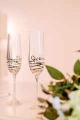 festive set champagne ice gold blur light