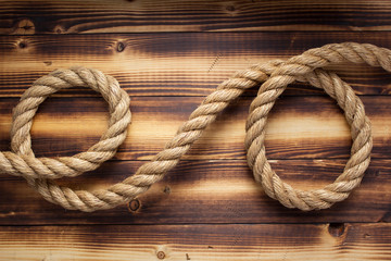 Obraz premium ship rope at wooden background