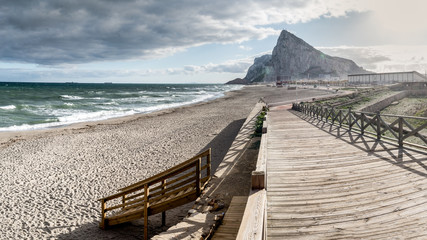 Paisaje de La Linea de la Concepción , Càdiz, con el Peñon de Gibraltar al fondo © gurb101088