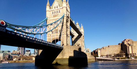 Fototapeta na wymiar London´s Iconic Tower Bridge Across the River Thames