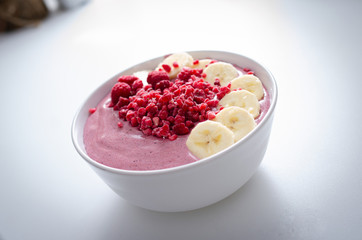 MUESLI IN THE WHITE BOWL