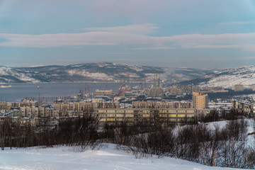 Obraz premium Winter views of the city and the Kola Bay from high hills in the vicinity of Murmansk.