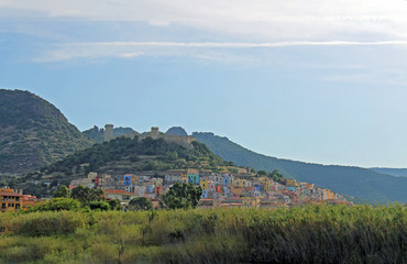 Bosa, die bunte Stadt auf Sardinien