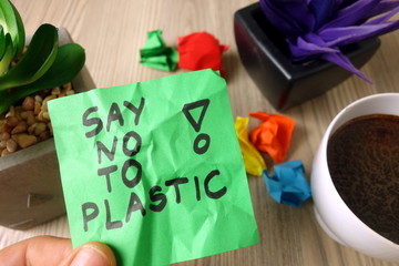 Slogan say no to plastic handwritten on sticky note