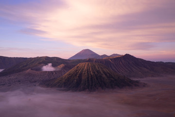 Obraz premium sunrise volcano