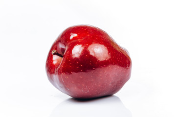 Fresh red apple on white background with beautiful reflection