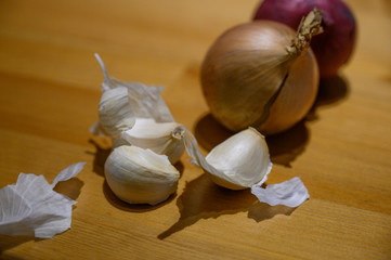 Zwiebel und Knoblauch