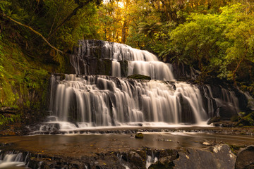 Fototapeta na wymiar Purakanai Falls, New Zealand