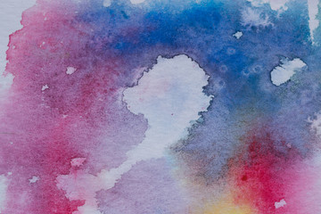 Textura de acuarela azul y morada en papel de algodón