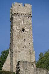 Fototapeta na wymiar Turm der Ruine der Philippsburg in Monreal / Eifel