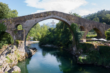 Fototapeta na wymiar Puente Cangas de Onis