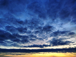 Fototapeta na wymiar Cloudy sky at the beach