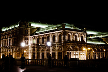 Fototapeta na wymiar night view of opera in vienna