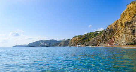 Fototapeta premium Platja es Figueral und Aguas Blancas, Ibiza, im Sommer