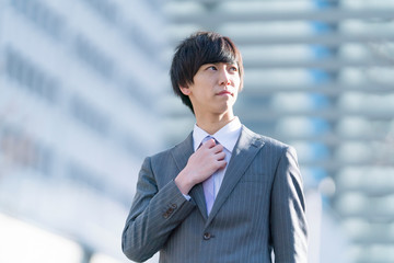 ビジネスマン　考える