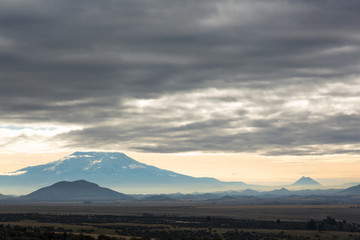 Obraz premium Shasta mountain morning low clouds