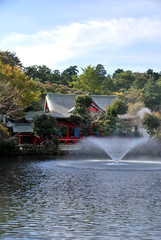 東京の井の頭公園の井の頭弁財天の風景