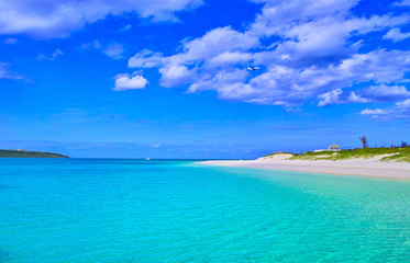 Fototapeta premium 真夏の沖縄県宮古島、与那覇前浜ビーチの風景