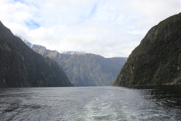 世界遺産ミルフォード・サウンドの風景(ニュージーランド)