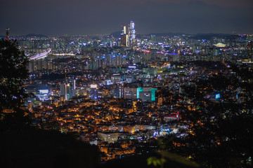 Fototapeta premium Seoul cityscape view by night from the moutain