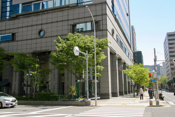 街の交差点と横断歩道