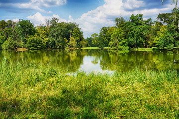 Fototapeta na wymiar small lake in Lednice castle garden