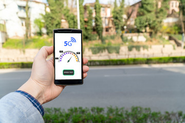 5g network speedtest performed outdoors