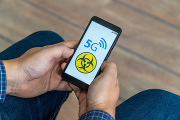 Person looking at a 5g danger message on his phone