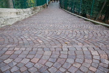 Strada ciotolata che porta al faro voltiano di Brunate in Lombardia