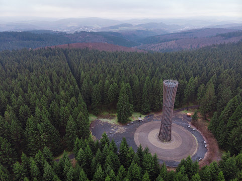 Luftaufnahme vom L&ouml;rmecke Turm in Warstein, Sauerland, Deutschland