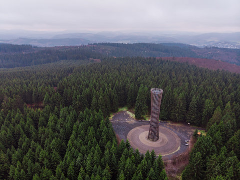 Luftaufnahme vom L&ouml;rmecke Turm in Warstein, Sauerland, Deutschland