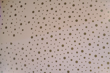 Akustikdecke in Cafe unzureichend verarbeitet