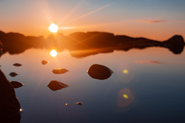 Küste Schwedens zum Sonnenuntergang
