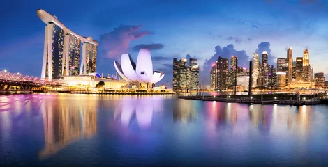 Fototapeten Singapore sunset city skyline at business district, Marina Bay © TTstudio