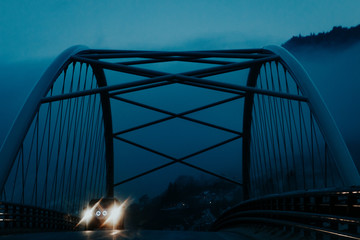Brücke bei Nacht in Norwegen
