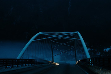 Brücke bei Nacht in Norwegen