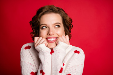 Close-up portrait of her she nice attractive lovely dreamy pretty cute cheerful cheery girl...