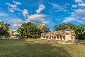 Fototapeta na wymiar mayan uxmal temples